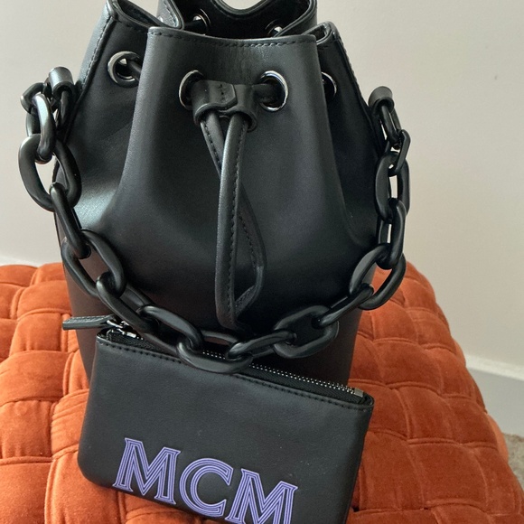 MCM Black Leather Shoulder/Crossbody/Drawstring Handbag w/card pouch - Picture 1 of 13